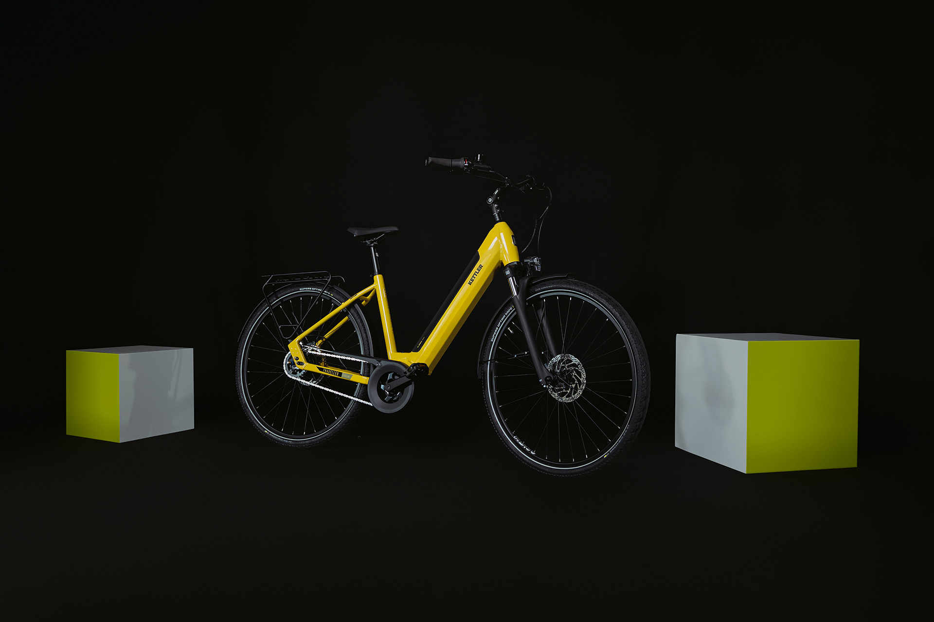KETTLALU_KB194-PBFW50_mood_E-Traveller_Gold_P5_003_1920x1280